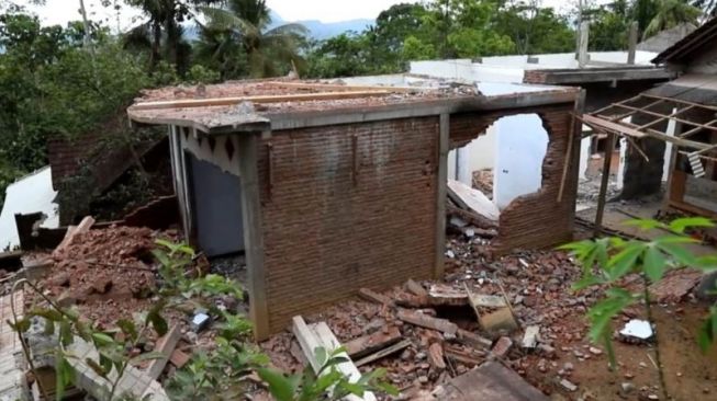 Bencana Tanah Gerak di Trenggalek, 11 Kepala Keluarga Minta Tinggal di Tenda Dulu