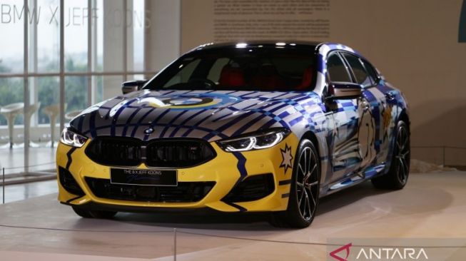 Salah satu karya kolaborasi BMW THE 8 X JEFF KOONS dipajang di Museum MACAN, Jakarta Barat (ANTARA/HO)