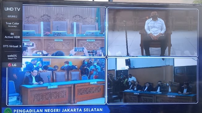 Jalani Sidang Putusan Sela, Setelan Ferdy Sambo Kali Ini Berubah, Pilih Pakai Kemeja Putih