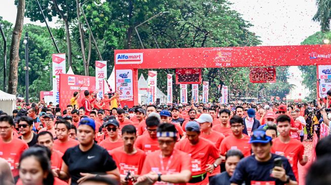 Sandiaga Uno dan Ribuan Pelari Promosikan Go Green, Tanam 2.300 Pohon