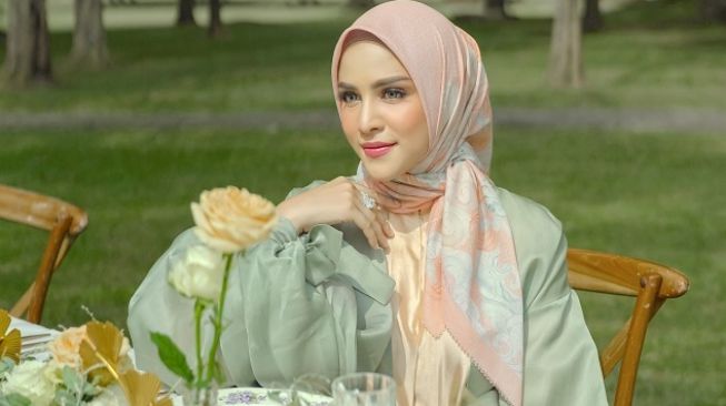 Kolaborasi Buttonscarves dan My Little Pony Hadirkan Warna-Warna Ceria