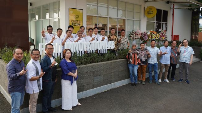 Para Chef Food Innovation Lab bersama jajaran direksi Lotte Mart dan Lotte Grosir.