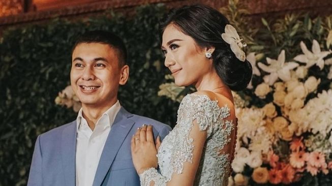 Raditya Dika Lakoni Adegan Ranjang dengan Ariel Tatum, Istri Datang ke Lokasi Syuting