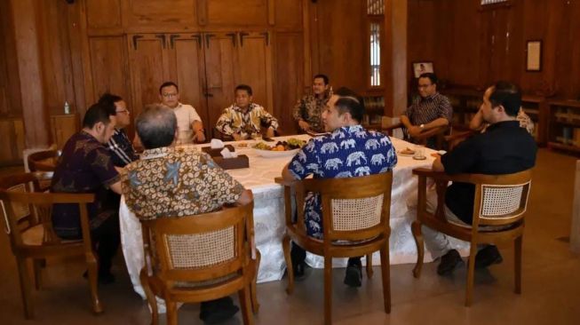 Bakal calon presiden dari Partai NasDem, Anies Baswedan, bertemu dengan Ketua Umum Partai Demokrat, Agus Harimurti Yudhoyono (AHY) dan sejumlah elite Nasdem hingga PKS di kediamannya, Lebak Bulus, Jakarta Selatan pada Selasa (25/10/2022). [Foto ist/ IG @aniesbaswedan]