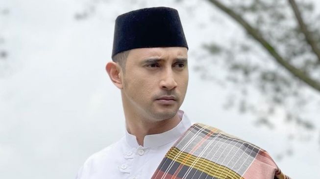 Artis langganan jadi ustaz di sinetron (Instagram/@alisyakieb)