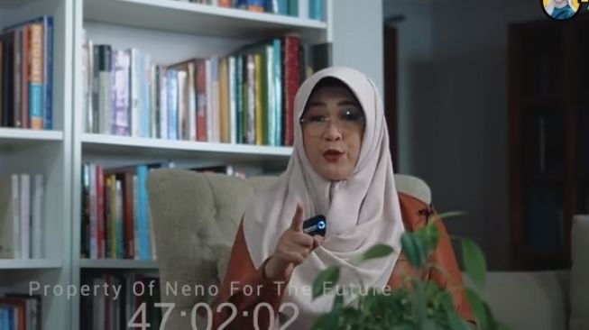 Dokter Tifa saat berbincang dengan Neno Warisman (YouTube)