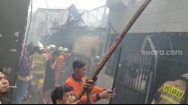 Diduga Akibat Gas Bocor, 5 Rumah di Tambora Jakarta Barat Hangus Dilumat Api