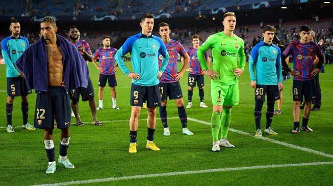 Para pemain Barcelona lesu pada akhir matchday kelima Grup C Champions League 2022-2023 antara FC Barcelona melawan Bayern Munich di stadion Camp Nou di Barcelona pada 26 Oktober 2022.Pau BARRENA / AFP