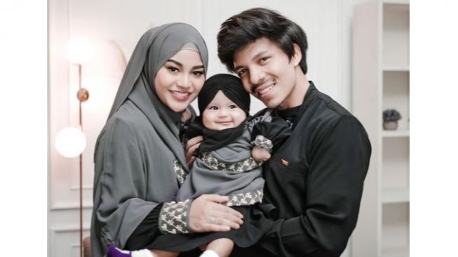 Potret keharmonisan keluarga Aurel Hermansyah dan Atta Halilintar. (Instagram/ aurelie.hermansyah)