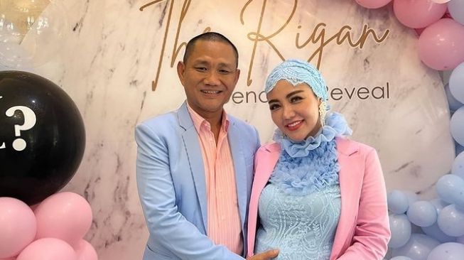  Gaya Artis Saat Acara Gender Reveal (Instagram/@bellashofie_rigan)