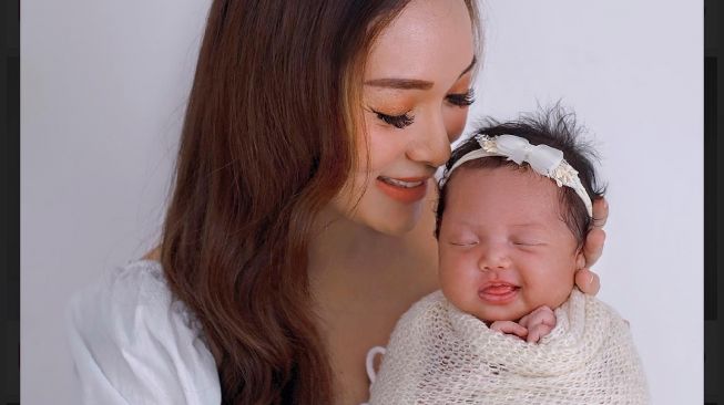 Potret Baby Alia anak Zaskia Gotik (Instagram/@zaskia_gotix)