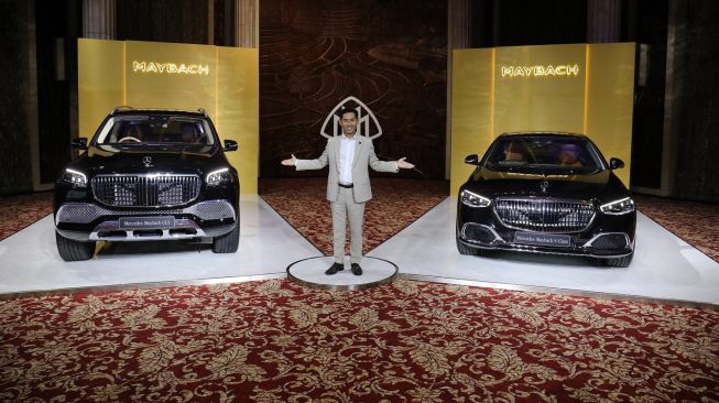 "Selain generasi kedua Mercedes-Maybach S-Class, hari ini kami meluncurkan generasi pertama dari model Mercedes-Maybach terbaru, yaitu Mercedes-Maybach GLS," papar Choi Duk Jun, President Director PT Mercedes-Benz Distribution Indonesia pada Rabu (26/10/20220 [PT Mercedes-Benz Distribution Indonesia].