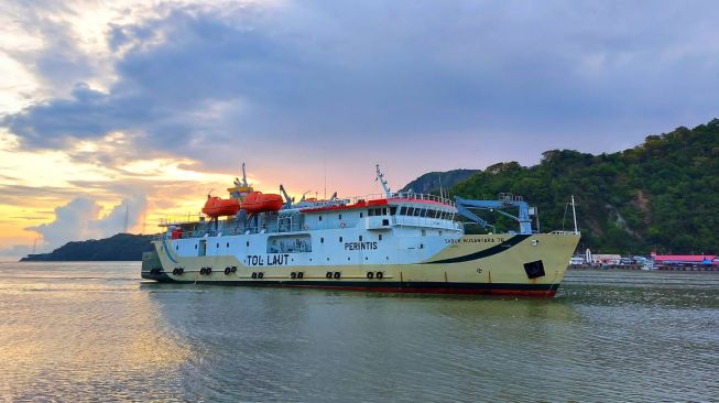 Bupati Banggai Laut Apresiasi Atas Kehadiran Pelayaran Kapal Perintis KM Sabuk Nusantara 76