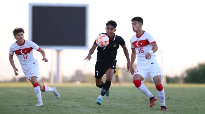 Pemain Timnas Indonesia U-19 Marselino Ferdinan saat uji coba melawan Turki (dok. PSSI).