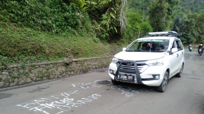 Jalan Cianjur – Sukanagara Rusak Lagi, Pengerjaan Tidak Sesuai?