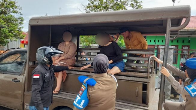 Dua Pasangan Remaja Diduga Mesum dalam Kamar Kos di Padang Ditangkap Warga