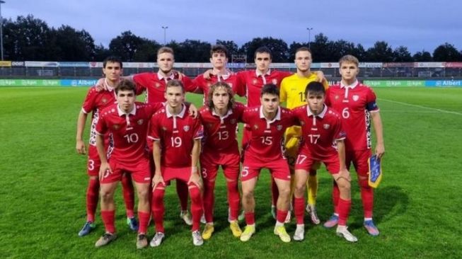 Pemain Timnas Moldova U-20 berpose jelang pertandingan. (Dok. fmfmoldova)