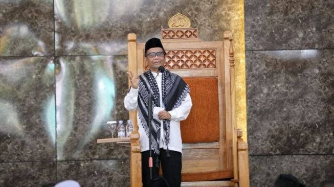 Jadi Khatib Salat Jumat di Masjid Unej, Mahfud MD Tekankan di Indonesia Masih Ada Jual-Beli Hukum