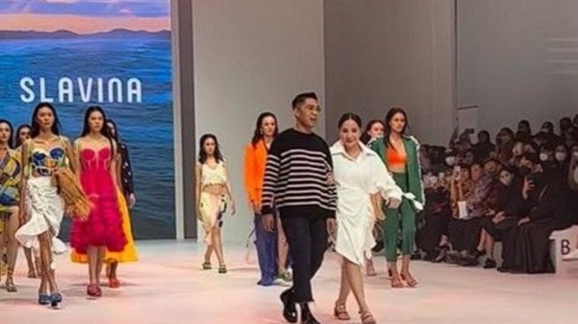 Potret Nagita Slavina di Jakarta Fashion Week. (YouTube/Rans Entertainment)