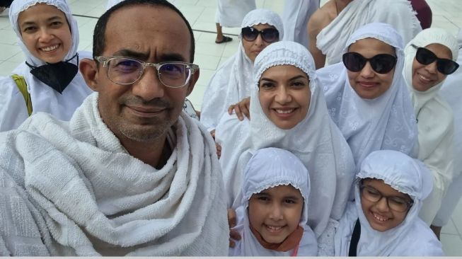  Potret keluarga artis berangkat umrah (Instagram/@najwashihab)