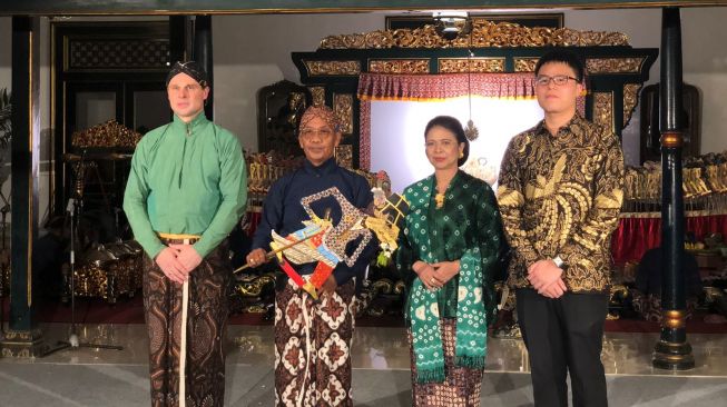 Momen Penyerahan Wayang di Hotel Royal Ambarrukmo (Suara.com/Wulan)