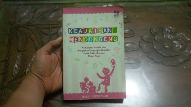 Menyelami Seluk Beluk Dunia Imajinatif, Ulasan Buku Keajaiban Dongeng