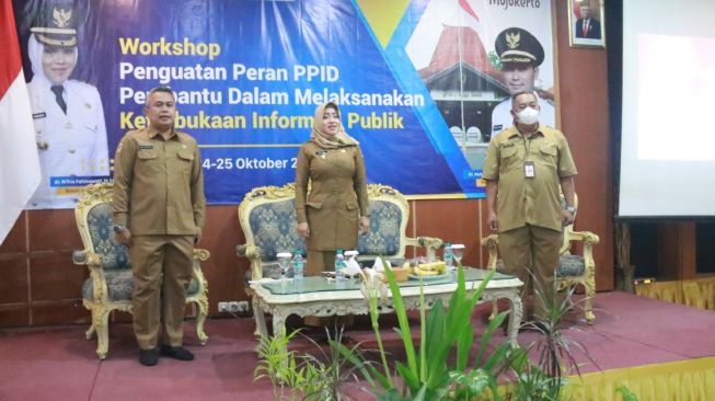 Bupati Mojokerto, Ikfina Fahmawati, dalam Workshop Penguatan Peran PPID Pembantu dalam Rangka Melaksanakan Keterbukaan Informasi Publik. (Dok: Pemkab Mojokerto)