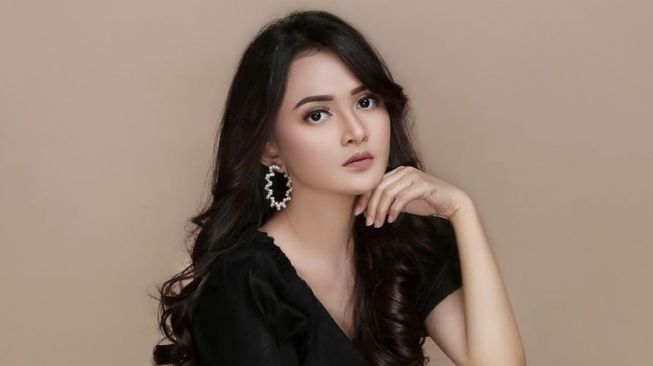 Artis Indonesia yang Lahir 28 Oktober (instagram/@rosnitaputri)