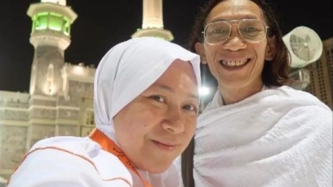 Artis Rayakan Ulang Tahun di Tanah Suci (Instagram/melly_goeslaw)