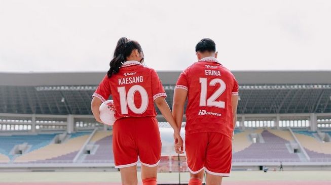 Kaesang Pangarep - Erina Gudono Pamer Foto Prewedding Pakai Jersey PERSIS Solo, Sekalian Umumkan Tanggal Nikah?