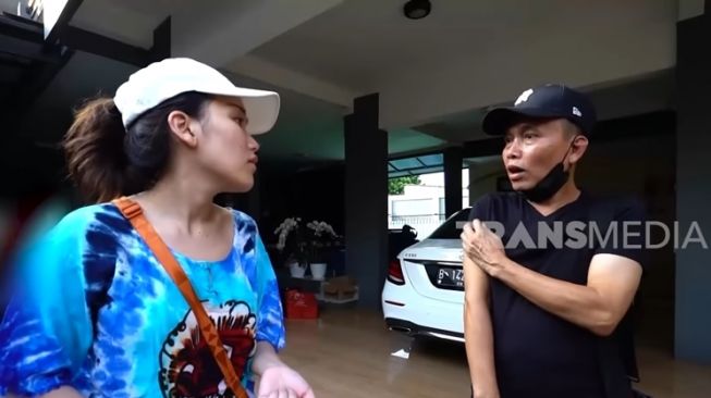 Momen Ayu Ting Ting dan Ayah Ojak Belanja di Pasar (YouTube TRANS7 OFFICIAL)