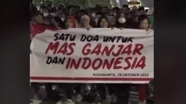 Heboh Video Ratusan Warga Kumpul di Tugu Yogyakarta, Beri Ucapan Selamat Ulang Tahun untuk Ganjar Pranowo