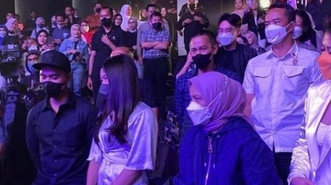 Kaesang Pangarep Ajak Erina Gudono Nonton Konser Ari Lasso Bareng Iriana Jokowi, Posisi Duduknya Jadi Sorotan!