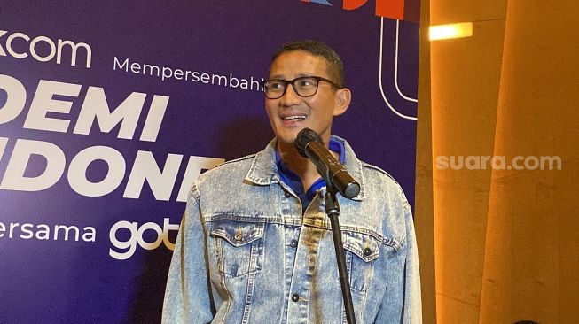 Menteri Pariwisata dan Ekonomi Kreatif (Menparekraf) Sandiaga Uno ditemui usai #DemiIndonesia di Jakarta Selatan, Sabtu (29/10/2022) malam. [Suara.com/Bagaskara Isdiansyah]