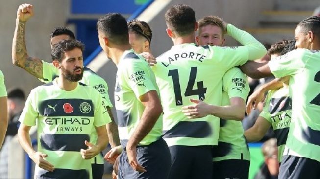 Les joueurs de Manchester City célèbrent le but de Kevin de Bruyne contre Leicester City lors du match de Premier League au King Power Stadium, samedi (29/10/2022). [AFP]