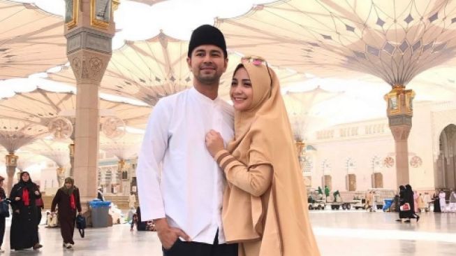 Tidak Ada Acara Mewah, Ini 10 Artis yang Rayakan Ulang Tahun di Mekah