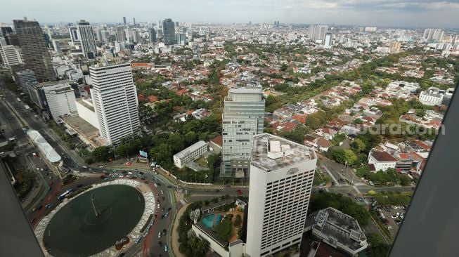 Suasana kawasan gedung bertingkat di Jakarta, Jumat (28/10).  [Suara.com/Oke Atmaja]