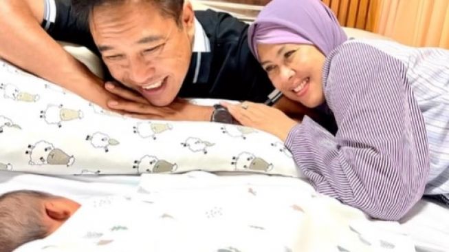 Potret Alika Islamadina Melahirkan Anak Pertama. (Instagram/@dewopakde)