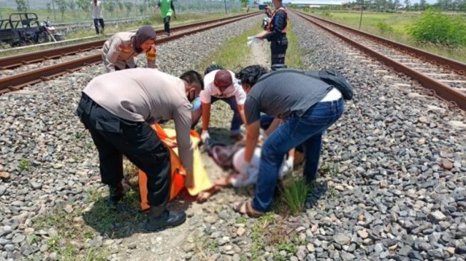 Seorang Warga Tanjung Brebes Ditemukan Tewas di Pinggir Rel Kereta Api