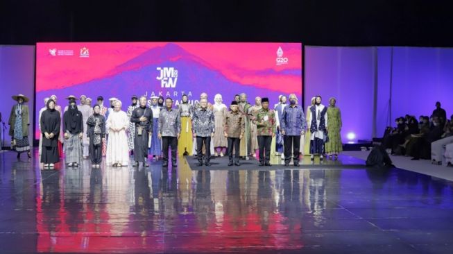 68 Finalis Miss Grand International hingga UNIQLO Ramaikan Jakarta Muslim Fashion Week 2023