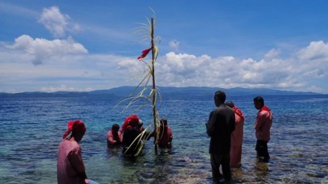 Setelah 39 Tahun, Warga Buano Selatan Maluku Kembali Berlakukan Sasi Laut