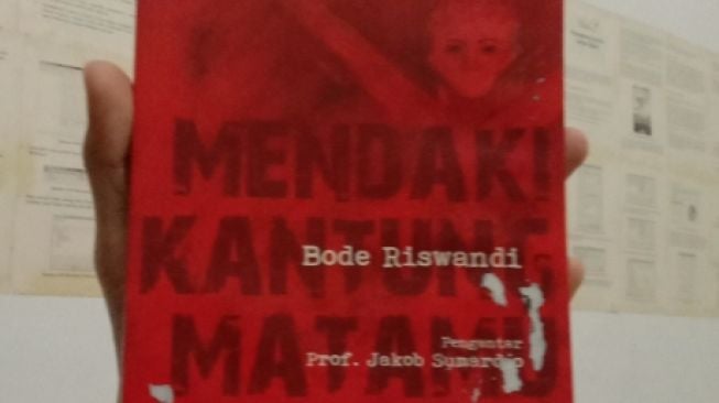 Ulasan Buku Kumpulan Puisi "Mendaki Kantung Matamu" Karya Bode Riswandi