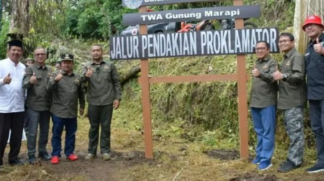 Resmikan Jalur Pendakian Proklamator Gunung Marapi, Wagub Sumbar: Ini Idola Pendaki!