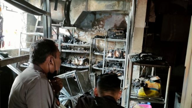 Diduga Korsleting Listrik, Dapur Sebuah Restoran di Dekat Tugu Jogja Hangus Terbakar