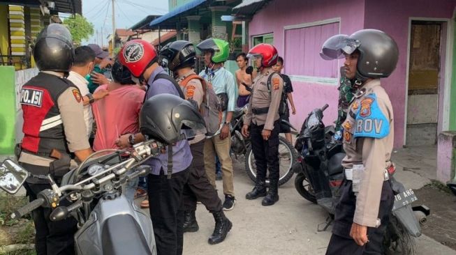 Gerebek Kampung Narkoba di Padang, Polisi Amankan 7 Pengedar dan Puluhan Paket Sabu