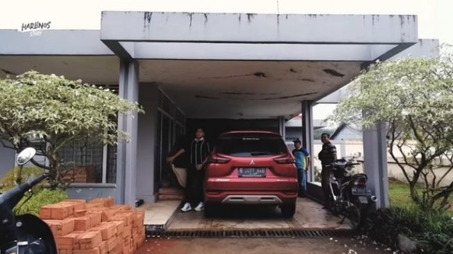 Rumah Masa Kecil Dude Harlino (YouTube/ The Harlino’s Story)