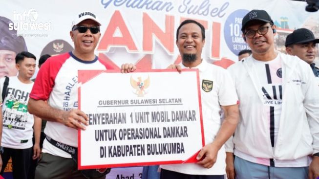 Gubernur Sulsel Serahkan 1 Unit Mobil Damkar di Anti Mager Bulukumba