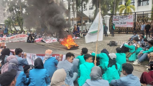 Mahasiswa di Sumbar Nilai Tiga Tahun Kepemimpinan Jokowi-Ma'ruf Penuh Arogansi