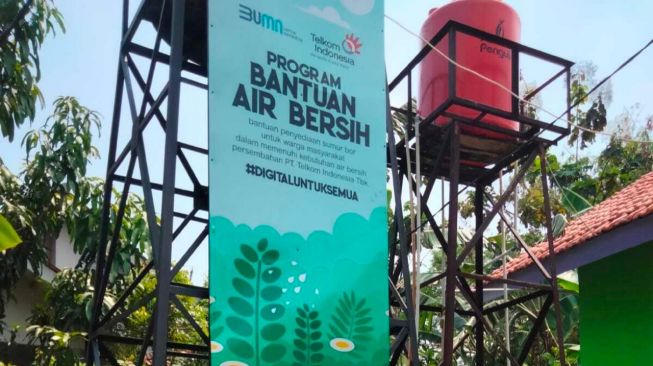 Telkom membangun akses air bersih di desa pedalaman nusantara. (Dok: Telkom)