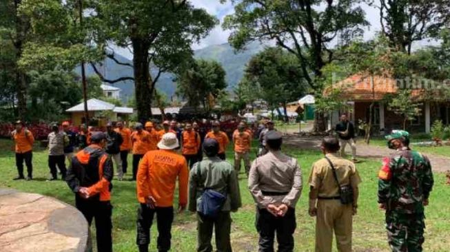 Sepekan Dicari Tak Ketemu, Keluarga Ikhlas Pencarian Pendaki Ritual Hilang di Gunung Lawu Dihentikan